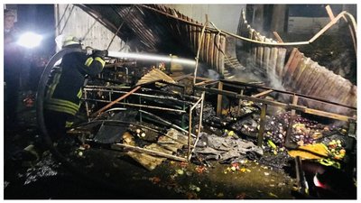 На Критому ринку в Запоріжжі вигоріли 12 торговельних павільйонів На Критому ринку в Запоріжжі вигоріли 12 торговельних павільйонів