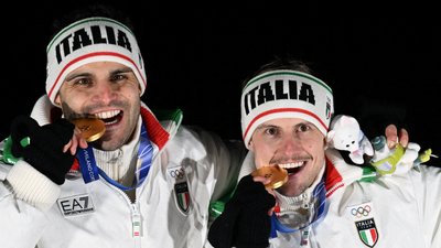 Еммануель Рідер і Сімон Кайнзвальднер святкують "золото" Олімпіади-2026