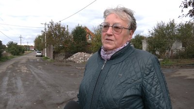 "Можна на тракторах їздити": мешканці мікрорайону в Луцьку скаржаться на погану дорогу "Можна на тракторах їздити": мешканці мікрорайону в Луцьку скаржаться на погану дорогу
