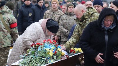 У Тростянці на Сумщині попрощалися з військовим Максимом Давидовим