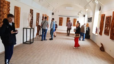 У Сумах відкрилась виставка дерев'яних скульптур Олександра Федоренка