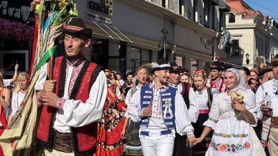 Фольклорний перформанс закарпатського весілля провели в Ужгороді