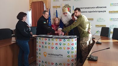 На Кіровоградщині в день погашення розкупили майже всі марки "Роз’єднані війною"