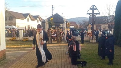 На Закарпатті попрощалися з полеглим захисником Сергієм Зозуличом На Закарпатті попрощалися з полеглим захисником Сергієм Зозуличом