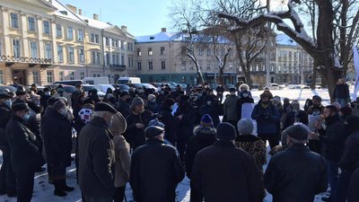 Проти підвищення тарифів на газ. Біля Львівської ОДА протестують львів'яни