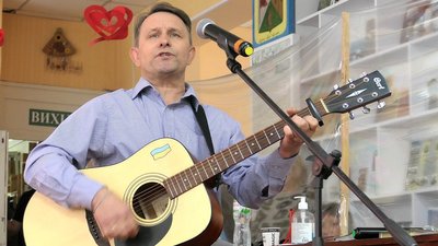 "Наш фронт — творчий". У Глухові організували патріотичний "квартирник" "Наш фронт — творчий". У Глухові організували патріотичний "квартирник"