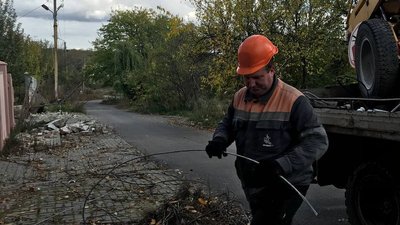 У селищі Лісне на Харківщині, яке було знеструмлене з березня, частково відновили електропостачання У селищі Лісне на Харківщині, яке було знеструмлене з березня, частково відновили електропостачання