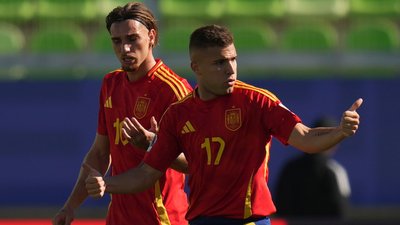 Пабло Гарсія (справа) разом з Еліасом Фігероя у матчі проти України U20 на ЧС