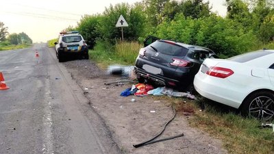 На Рівненщині сталась смертельна ДТП. Четверо травмувалися На Рівненщині сталась смертельна ДТП. Четверо травмувалися