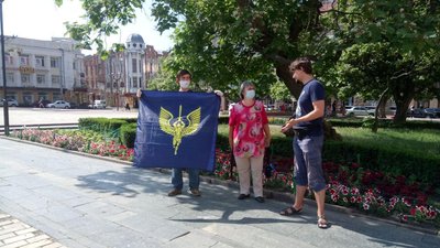 На акцію "Стоп Шкарлет" у Кропивницькому зібрались троє учасників