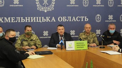 У Хмельницькому провели терміновий брифінг щодо запровадження надзвичайного стану