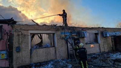 Пожежа в магазині у Хотімлі внаслідок атаки російських БпЛА