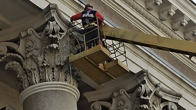 З будівлі Кропивницької міськради знімають радянську символіку