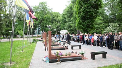 У Франківську вшанували пам'ять захисників, які загинули у гелікоптері МІ-8