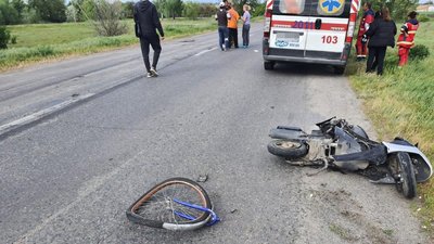 На Харківщині водій збив велосипедиста й скутер: двоє людей загинули На Харківщині водій збив велосипедиста й скутер: двоє людей загинули