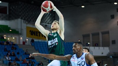 Форвард збірної України Андрій Войналович у мачті чемпіонату Польщі "Щецін" — "Шльонськ".