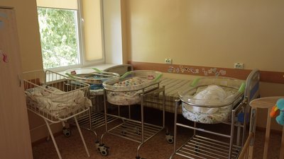 У кропивницькому пологовому живуть четверо немовлят, яких залишили батьки