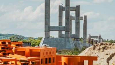 На Вінниччині збудували 96 метрів тимчасового мосту через Дністер до Молдови На Вінниччині збудували 96 метрів тимчасового мосту через Дністер до Молдови