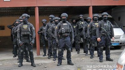 11 обшуків: на Хмельниччині затримали ймовірних збувачів метадону
