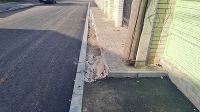 Ремонт тротуару на вулиці Хлібній у Житомирі не завершили: які причини Ремонт тротуару на вулиці Хлібній у Житомирі не завершили: які причини