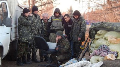 "Усі думали, що вони вже померли": черкаський волонтер про вихід військ із Дебальцевого "Усі думали, що вони вже померли": черкаський волонтер про вихід військ із Дебальцевого