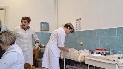 медики, донація крові, лікарня