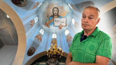 Художник із Луганщини розписує церкву на Чернігівщині