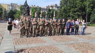 У Миколаєві відзначили День скорботи і вшанування пам'яті жертв війни У Миколаєві відзначили День скорботи і вшанування пам'яті жертв війни