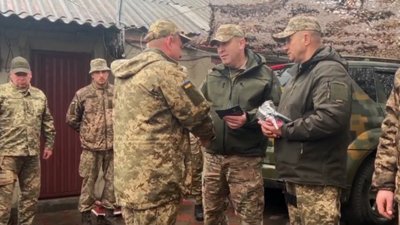 Керівник Черкаської ОВА відвідав захисників на передовій Керівник Черкаської ОВА відвідав захисників на передовій