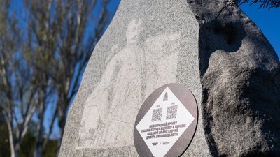 Talking Statues: проєкт Ярослави Гресь "озвучив" пам'ятник Дмитру Вишневецькому в Запоріжжі Talking Statues: проєкт Ярослави Гресь "озвучив" пам'ятник Дмитру Вишневецькому в Запоріжжі