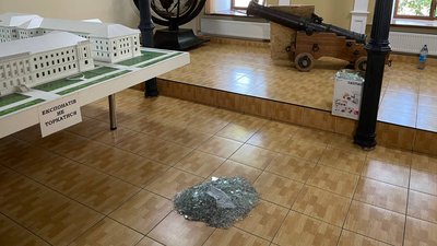 Вціліло п’ять відсотків остеклення. Російський ракетний удар пошкодив будівлю музею в Миколаєві Вціліло п’ять відсотків остеклення. Російський ракетний удар пошкодив будівлю музею в Миколаєві
