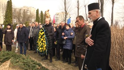 У Житомирі попрощалися з загиблим десантником Володимиром Артеменком У Житомирі попрощалися з загиблим десантником Володимиром Артеменком