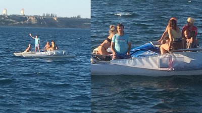 На Одещині дев’ятьох людей віднесло в море на зламаному катамарані