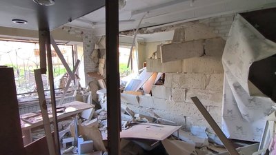 "Досі трусить і треба евакуюватися, але могила сина тут". Краматорці — про удар ФАБ по середмістю 5 травня "Досі трусить і треба евакуюватися, але могила сина тут". Краматорці — про удар ФАБ по середмістю 5 травня