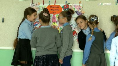 У сумських школах продовжують носити обов’язкову форму, яку скасував Зеленський