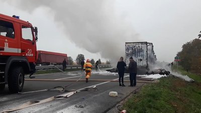Рятувальники Черкащини допомогли колегам з Київщини загасити пожежу вантажівки Рятувальники Черкащини допомогли колегам з Київщини загасити пожежу вантажівки