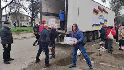 Вірменська громада Греції передала до Дніпра гуманітарну допомогу