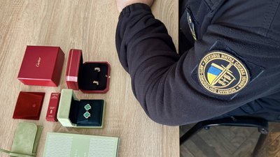 Митниця, кордон, декларація