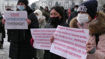 Херсонці вчетверте за тиждень мітингували проти підвищення тарифів Херсонці вчетверте за тиждень мітингували проти підвищення тарифів
