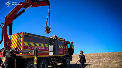 Рятувальники вилучили уламки російської ракети