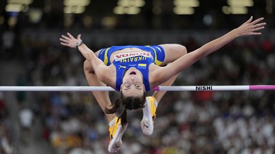 Ярослава Магучіх у кваліфікації жіночих стрибків у висоту на чемпіонаті світу