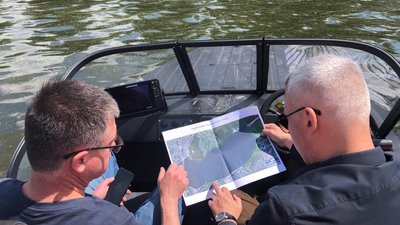 З Тернопільського ставу взяли на дослідження проби намулу З Тернопільського ставу взяли на дослідження проби намулу