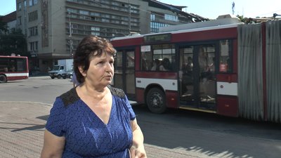 Внучка поїхала, а бабуся лишилася. У Франківську водій зачинив двері перед пасажиркою Внучка поїхала, а бабуся лишилася. У Франківську водій зачинив двері перед пасажиркою