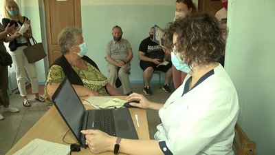 У Херсоні відкрили три пункти вакцинації від COVID-19 для всіх охочих У Херсоні відкрили три пункти вакцинації від COVID-19 для всіх охочих