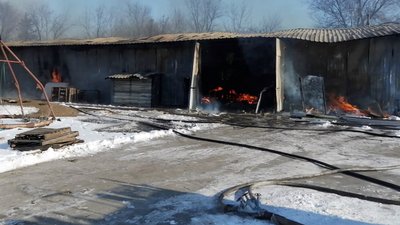 У селі Красівське під Кривим Рогом горів склад У селі Красівське під Кривим Рогом горів склад
