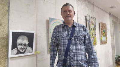 "Це все моя родина": у Миколаєві відкрили персональну художню виставку ветерана АТО "Це все моя родина": у Миколаєві відкрили персональну художню виставку ветерана АТО