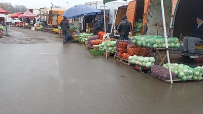 На тернопільському овочевому ринку На тернопільському овочевому ринку