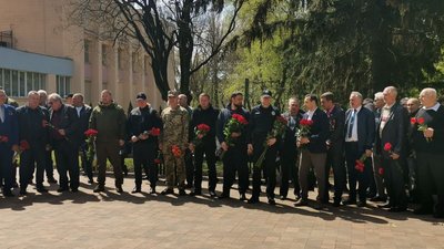 Жителі Полтавщини, які прийшли вшанувати пам'ять загиблих на ЧАЕС Жителі Полтавщини, які прийшли вшанувати пам'ять загиблих на ЧАЕС