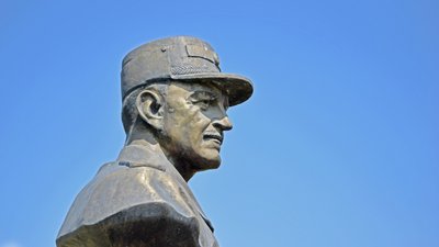 Погруддя генерала Сергія Кульчицького у Чорткові Погруддя генерала Сергія Кульчицького у Чорткові