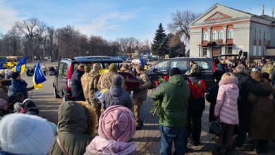 Дружили і загинули з різницею в день: на Черкащині прощалися з двома воїнами Дружили і загинули з різницею в день: на Черкащині прощалися з двома воїнами